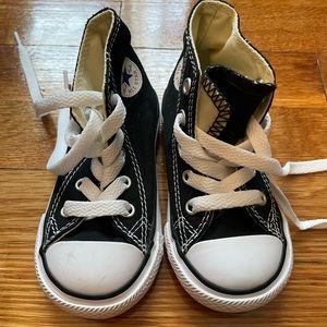 Toddler Converse size 6 like new